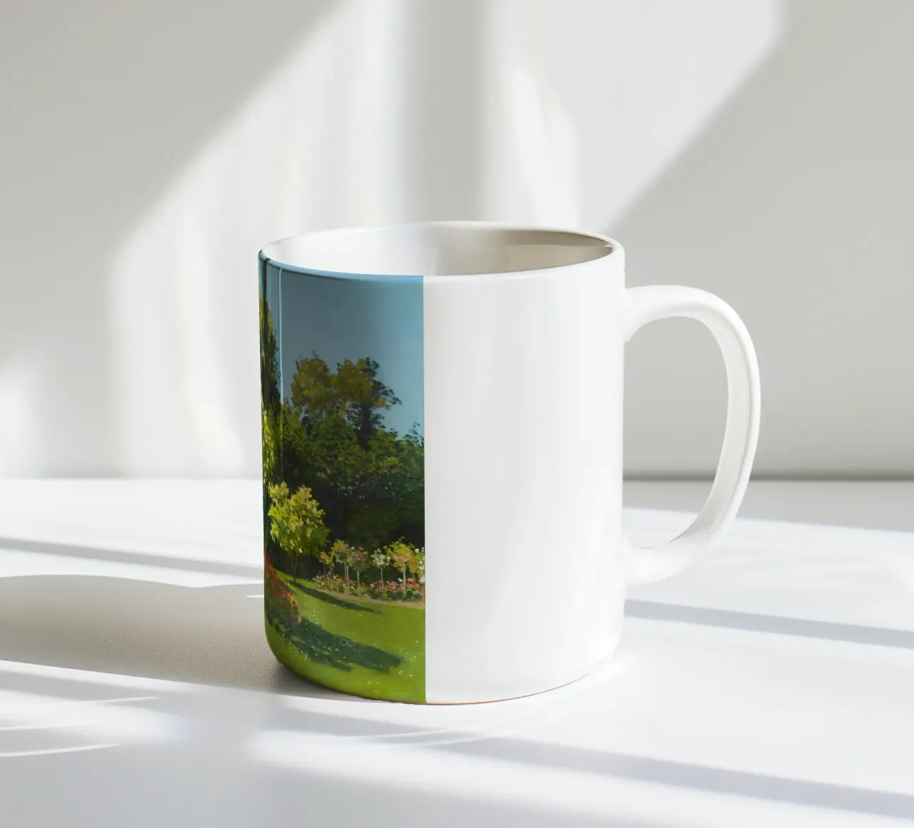Claude Monet - Signora in giardino tazza in ceramica da Jolie Prints