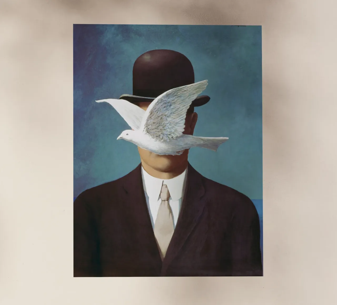 René Magritte - Uomo con bombetta pellicola backlit da Classic Art Prints