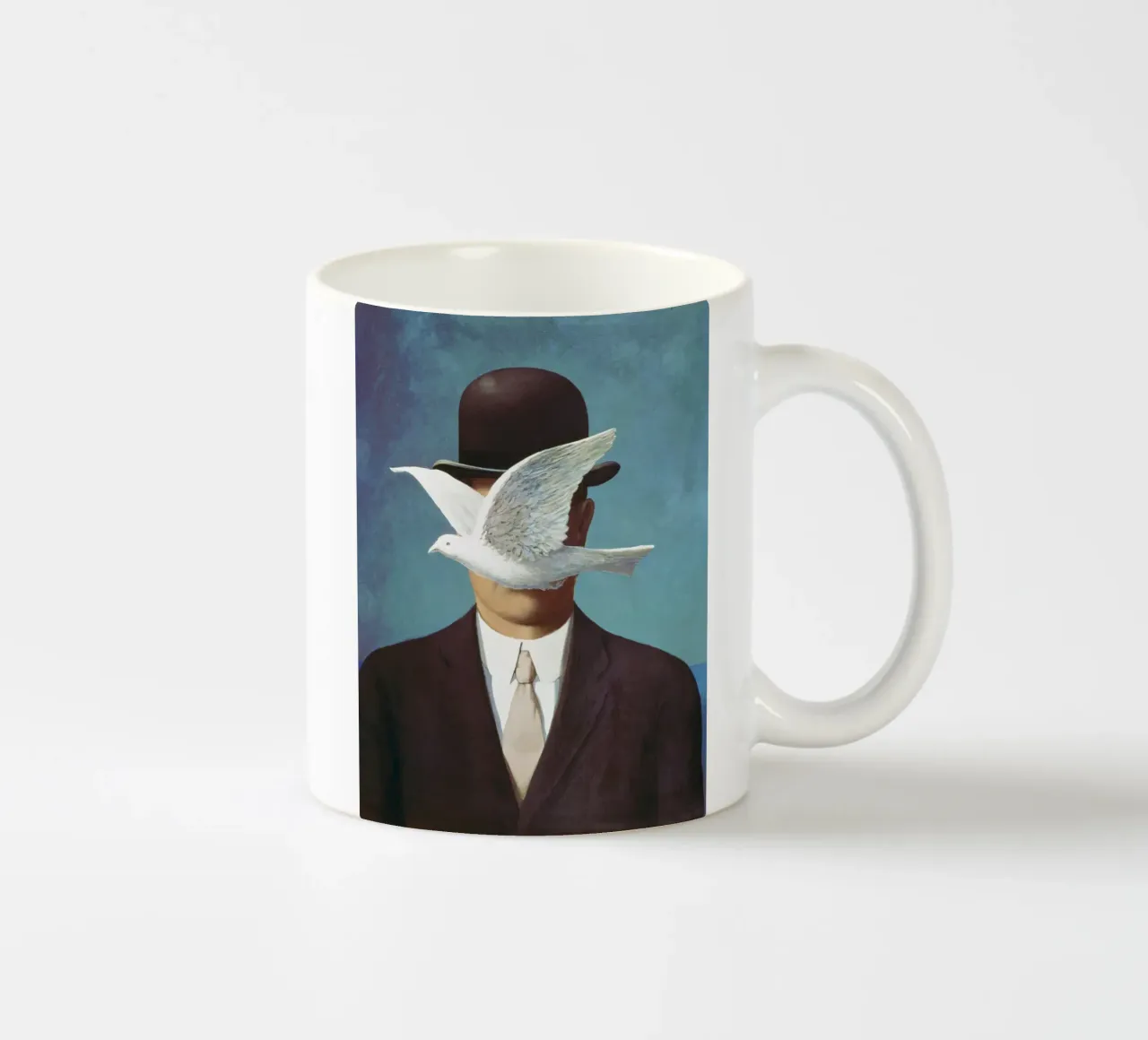 René Magritte - Uomo con bombetta tazza in ceramica da Classic Art Prints