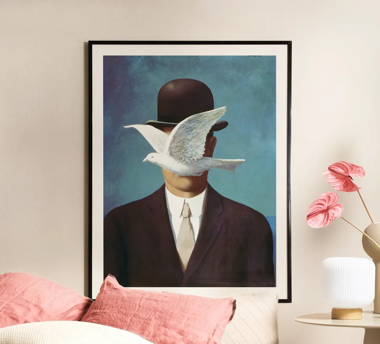 René Magritte - Uomo con bombetta poster da Classic Art Prints
