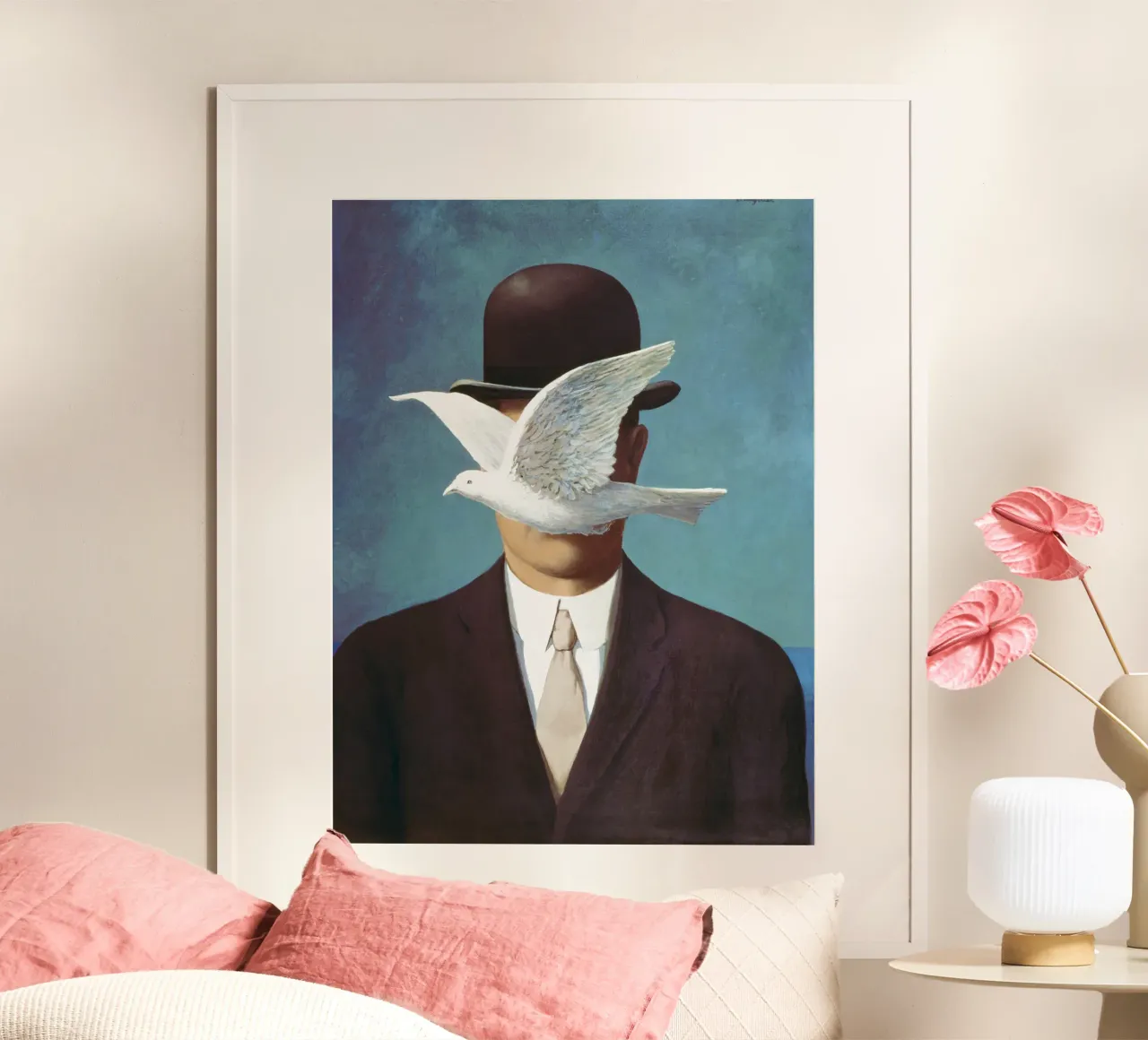 René Magritte - Uomo con bombetta poster da Classic Art Prints