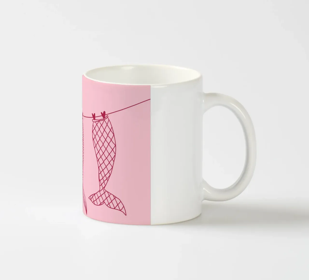 Code di sirena su uno stendino, arte minimalista tazza in ceramica da vintagepod