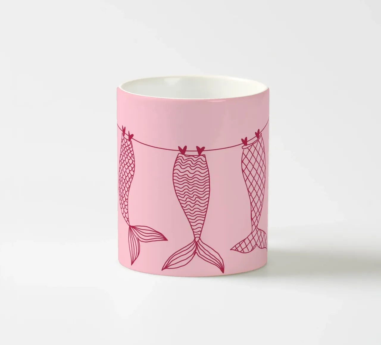 Code di sirena su uno stendino, arte minimalista tazza in ceramica da vintagepod