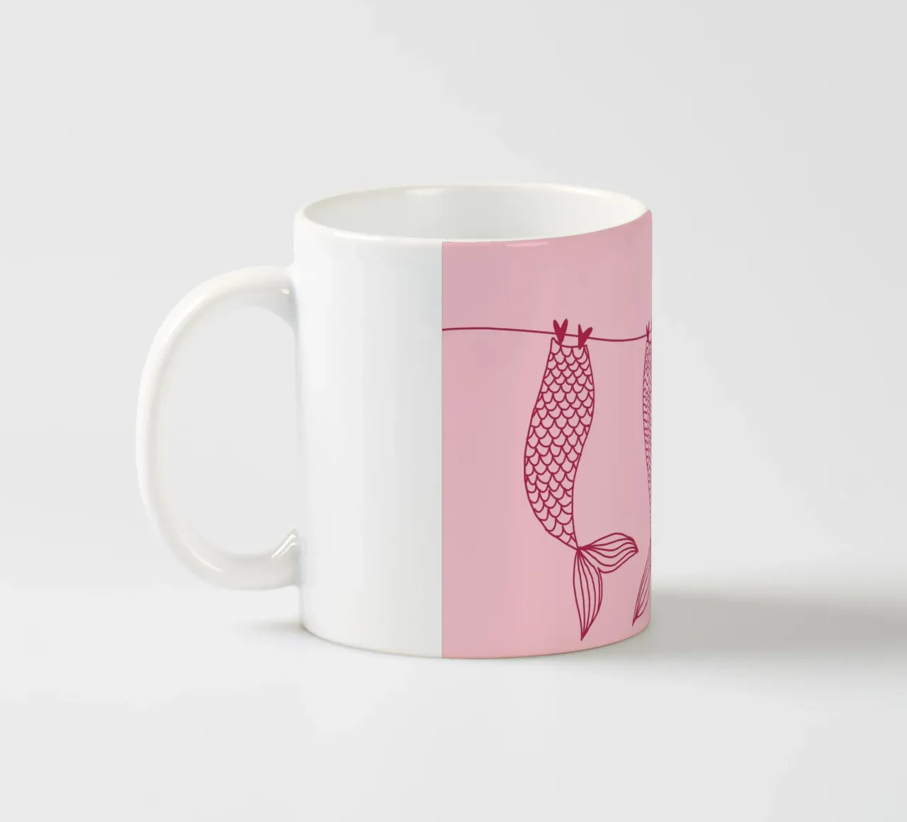 Code di sirena su uno stendino, arte minimalista tazza in ceramica da vintagepod
