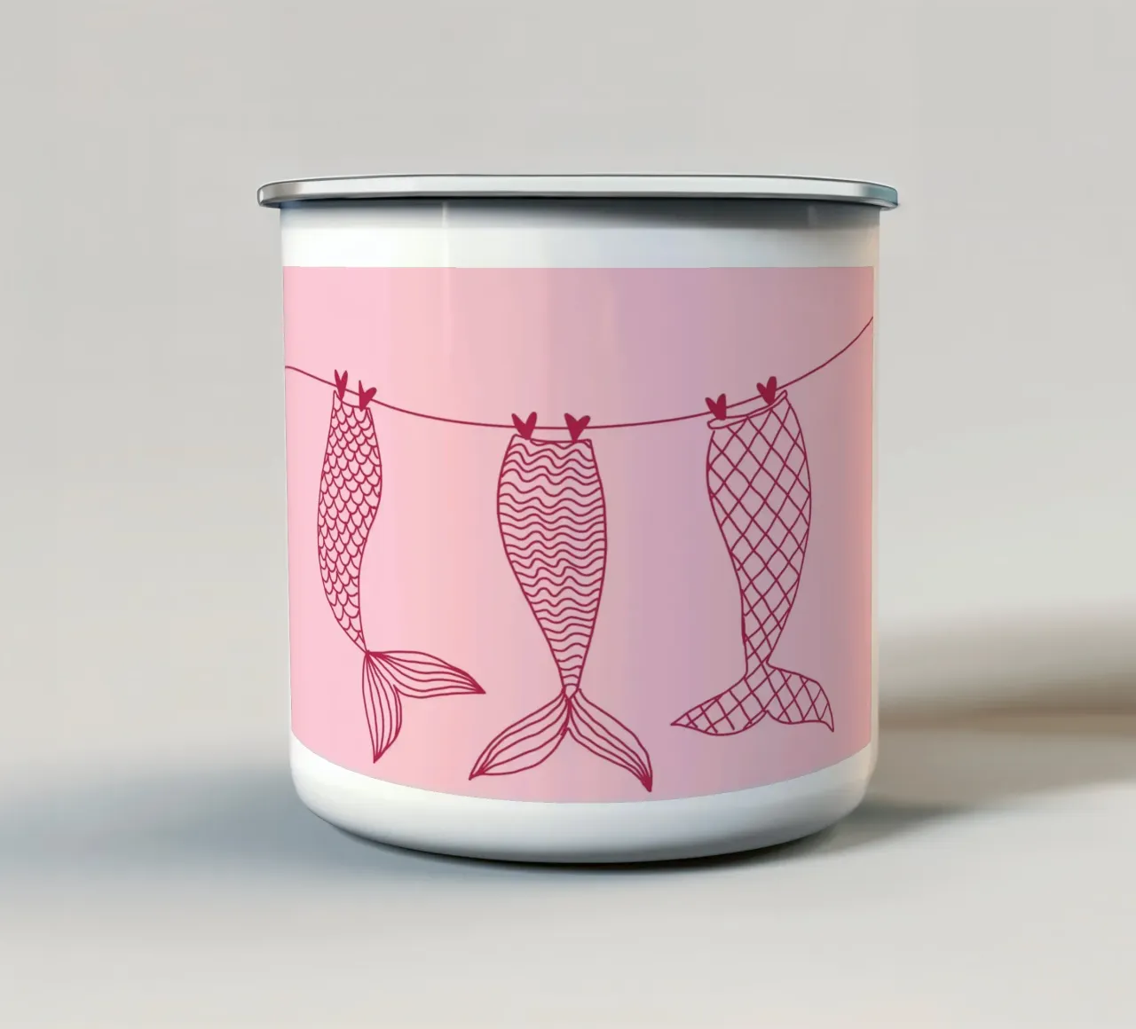 Code di sirena su uno stendino, arte minimalista tazza in smalto da vintagepod