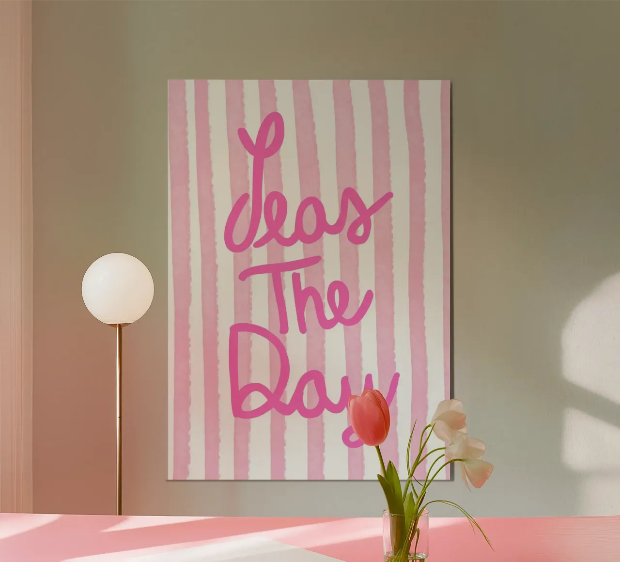 Seas The Day, strisce rosa, poster artistico da spiaggia poster con telaio in alluminio da vintagepod
