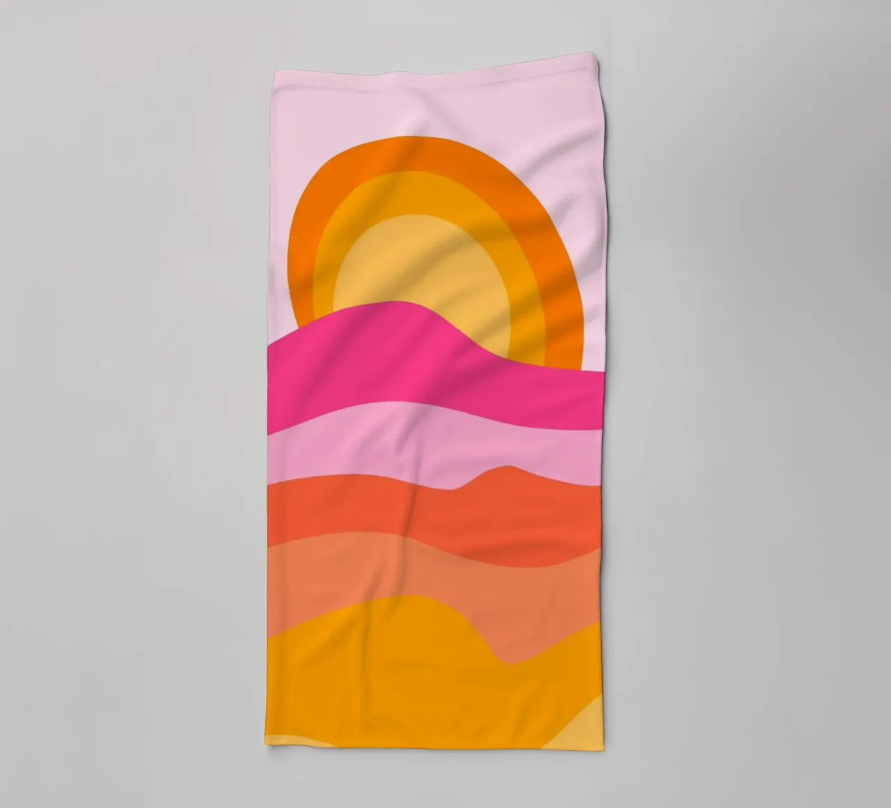 Groovy Landschap Zonsondergang, Abstract Retro Kunst badhanddoek van vintagepod