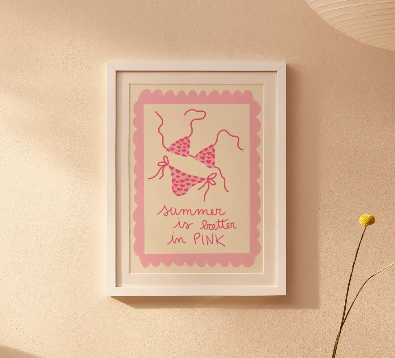 L'estate è più bella in rosa, poster per bikini poster con telaio in plastica da vintagepod