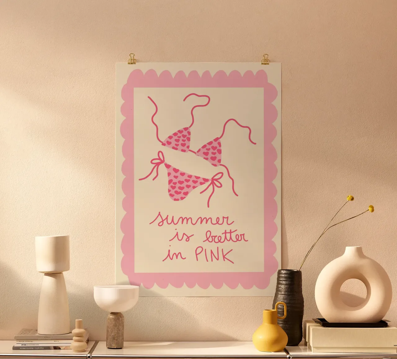 L'estate è più bella in rosa, poster per bikini poster con telaio in plastica da vintagepod