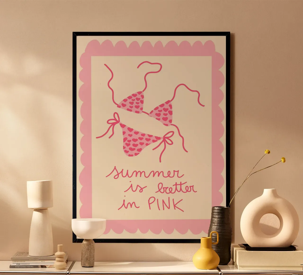 L'estate è più bella in rosa, poster per bikini poster con telaio in plastica da vintagepod