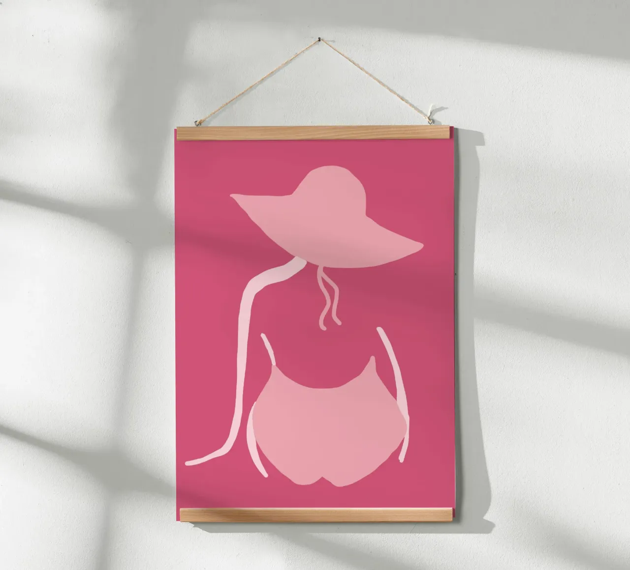 Ragazza da spiaggia minimalista, silhouette estiva poster con telaio in plastica da vintagepod