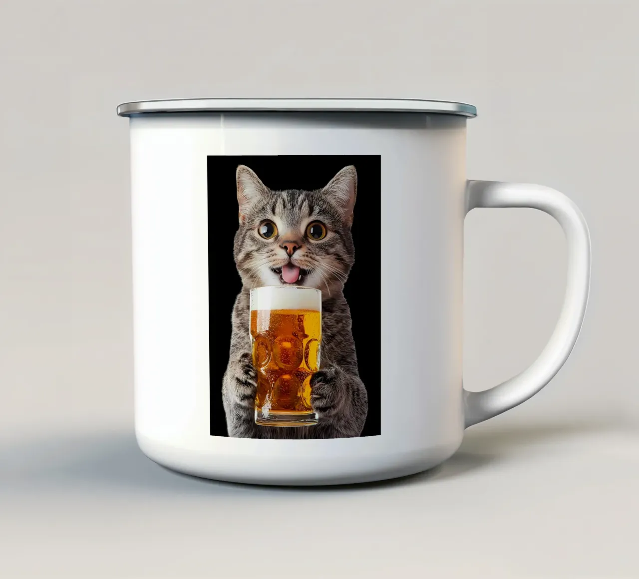 Gatto che beve birra tazza in smalto da Hannah Meyer