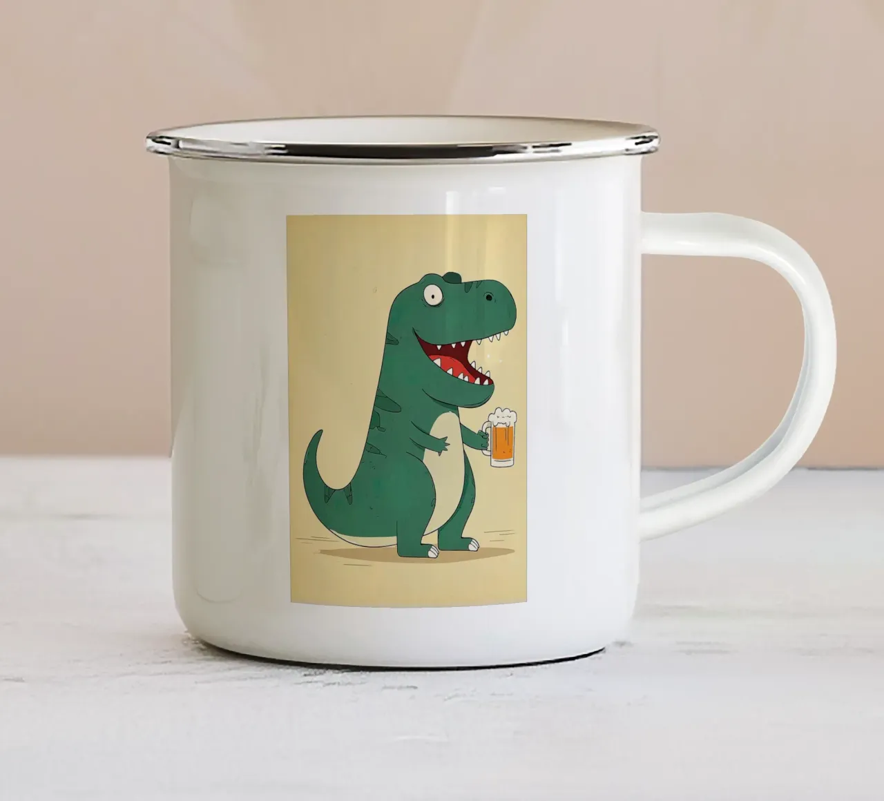 Dinosauro a cartoni animati con birra tazza in smalto da Hannah Meyer