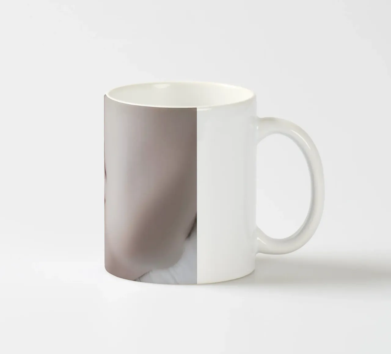 The Silkmoth 4 tazza in ceramica da Paul Aidan Perry