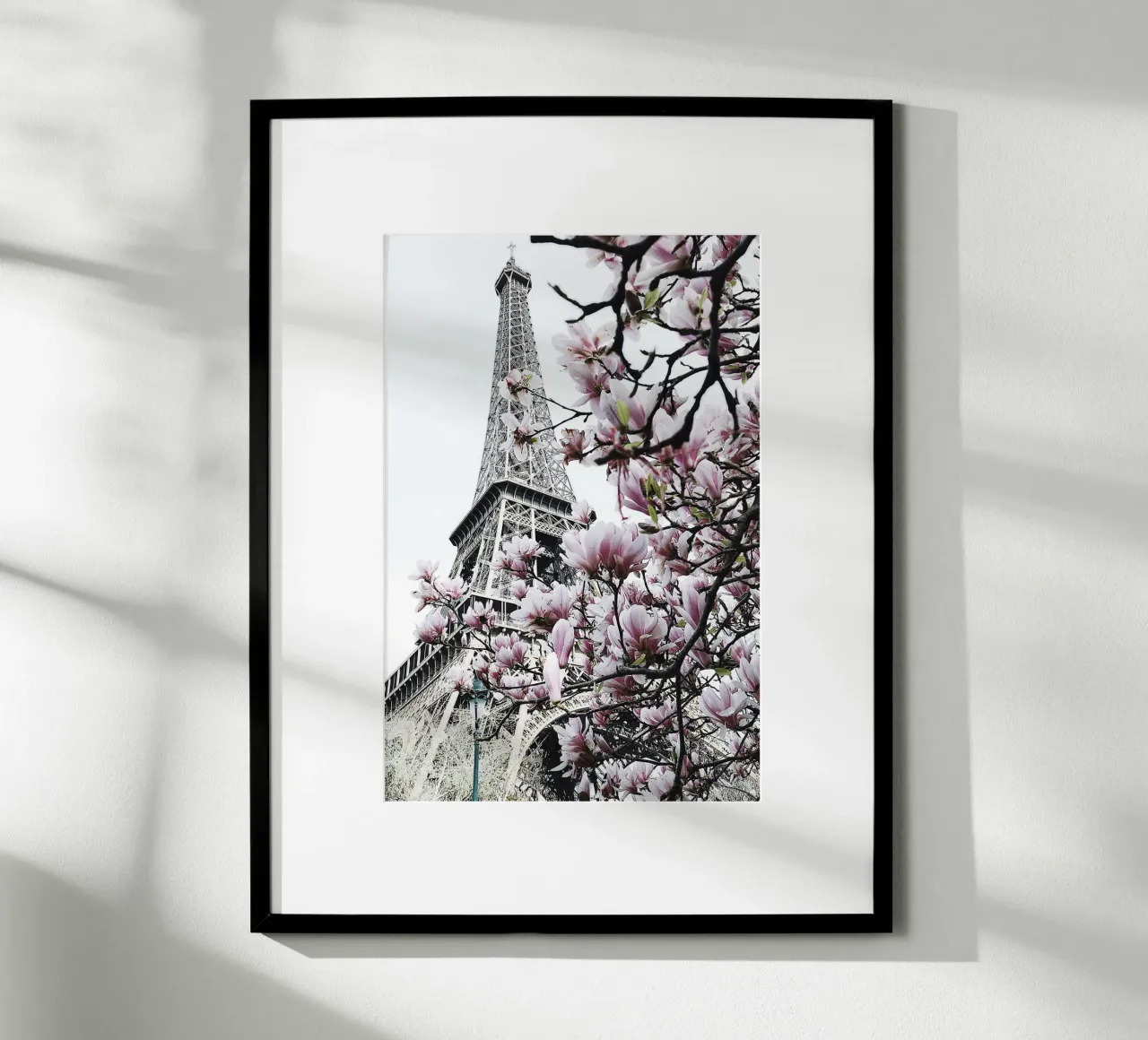 Parigi di Dmitry Belov poster con telaio in legno da Oscar Frazier