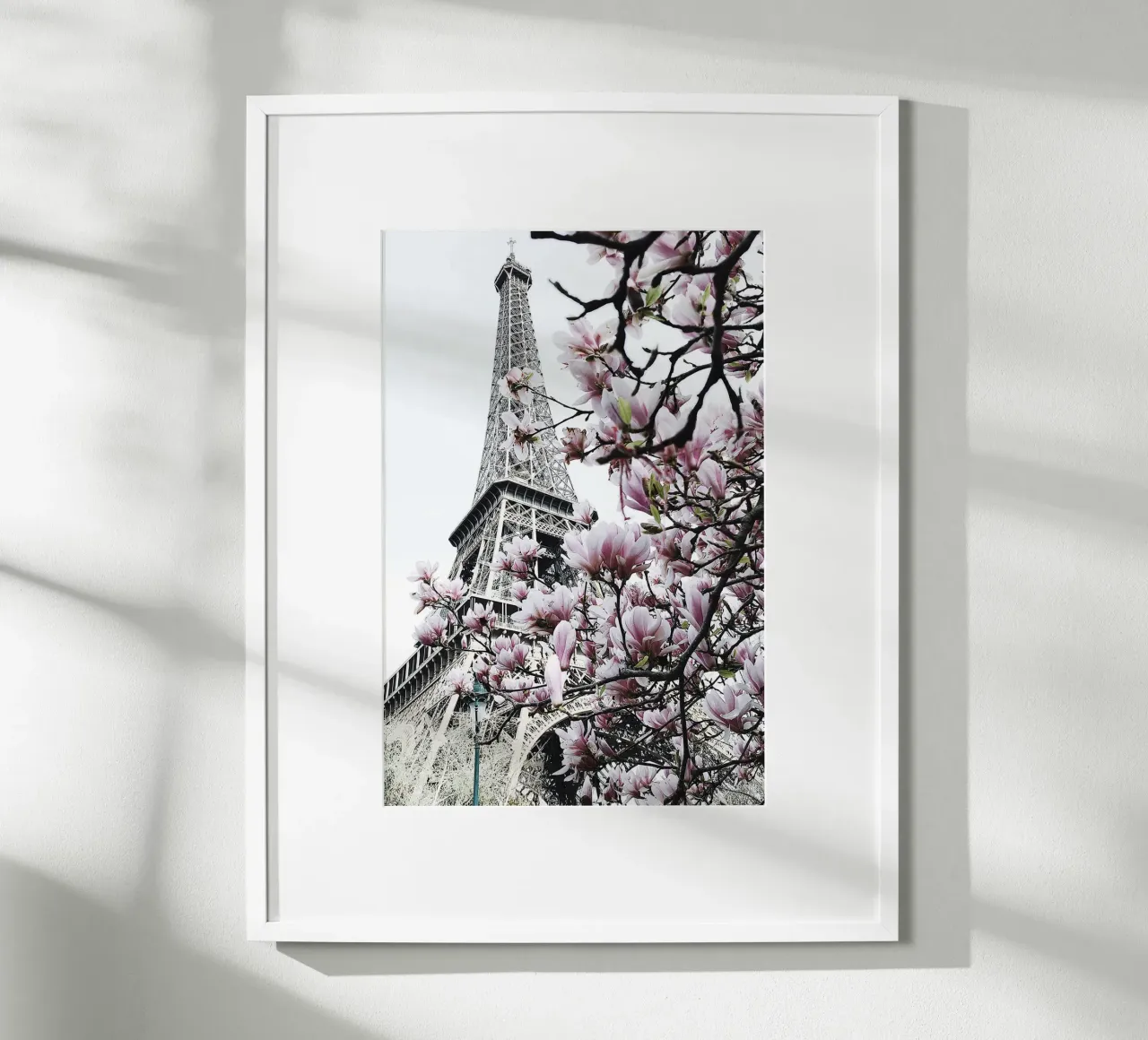 Parigi di Dmitry Belov poster con telaio in legno da Oscar Frazier