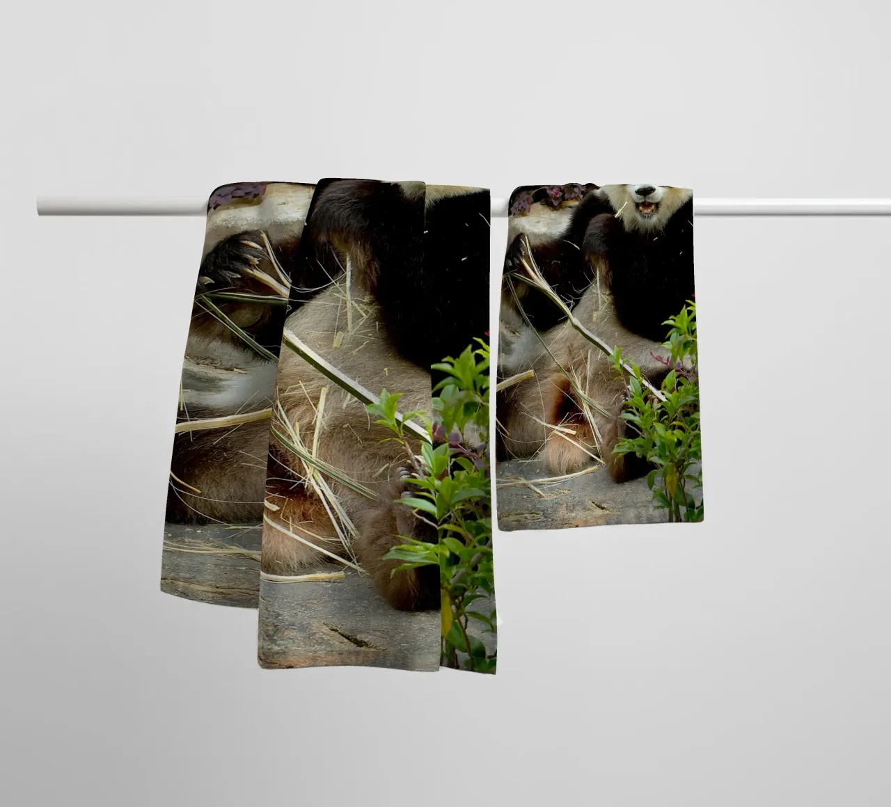 Panda's Zoet Feest badhanddoek van Nature's Palette