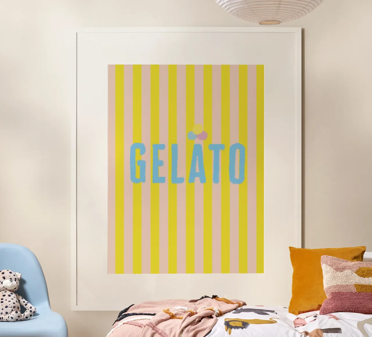 Blu gelataio su strisce giallo limone poster con telaio in legno da Alisa Knöß