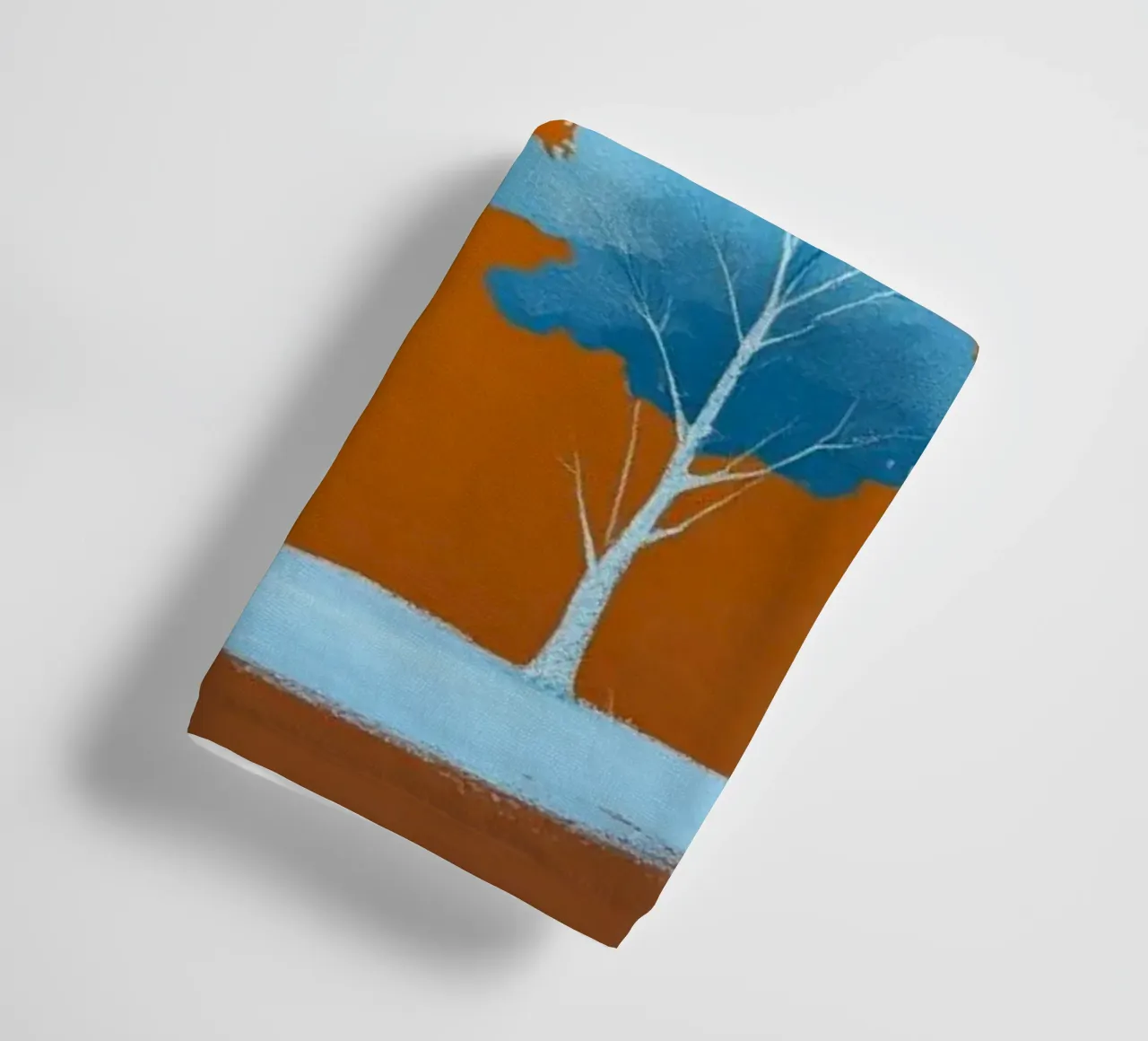 Azure Grove: Un tranquillo paesaggio invernale in un vibrante arancione asciugamano da bagno da Artistic-shop