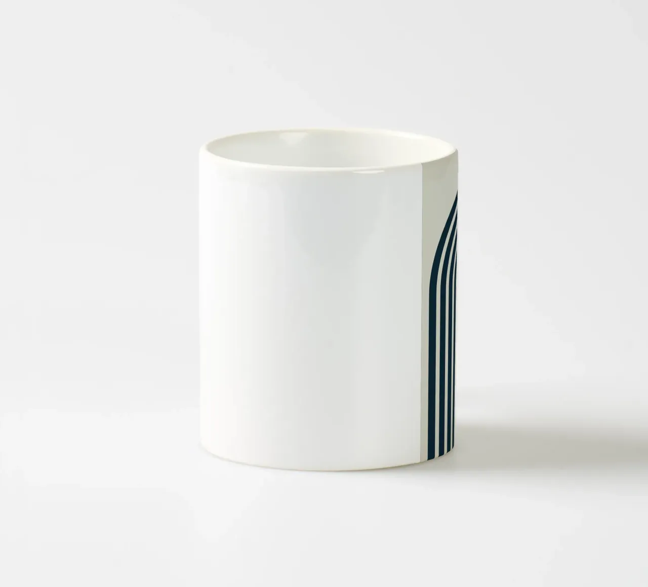 Geometria delle linee tazza in ceramica da Sven B Strauss