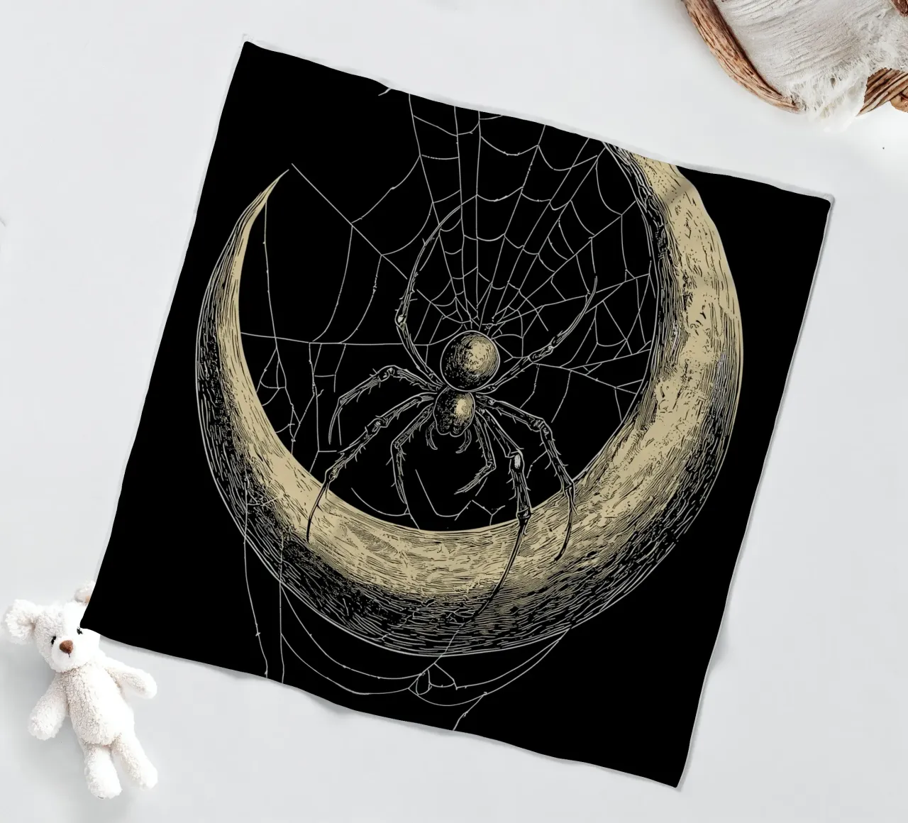Ragno nella luna crescente coperta in pile da pixelbull - medieval art and more