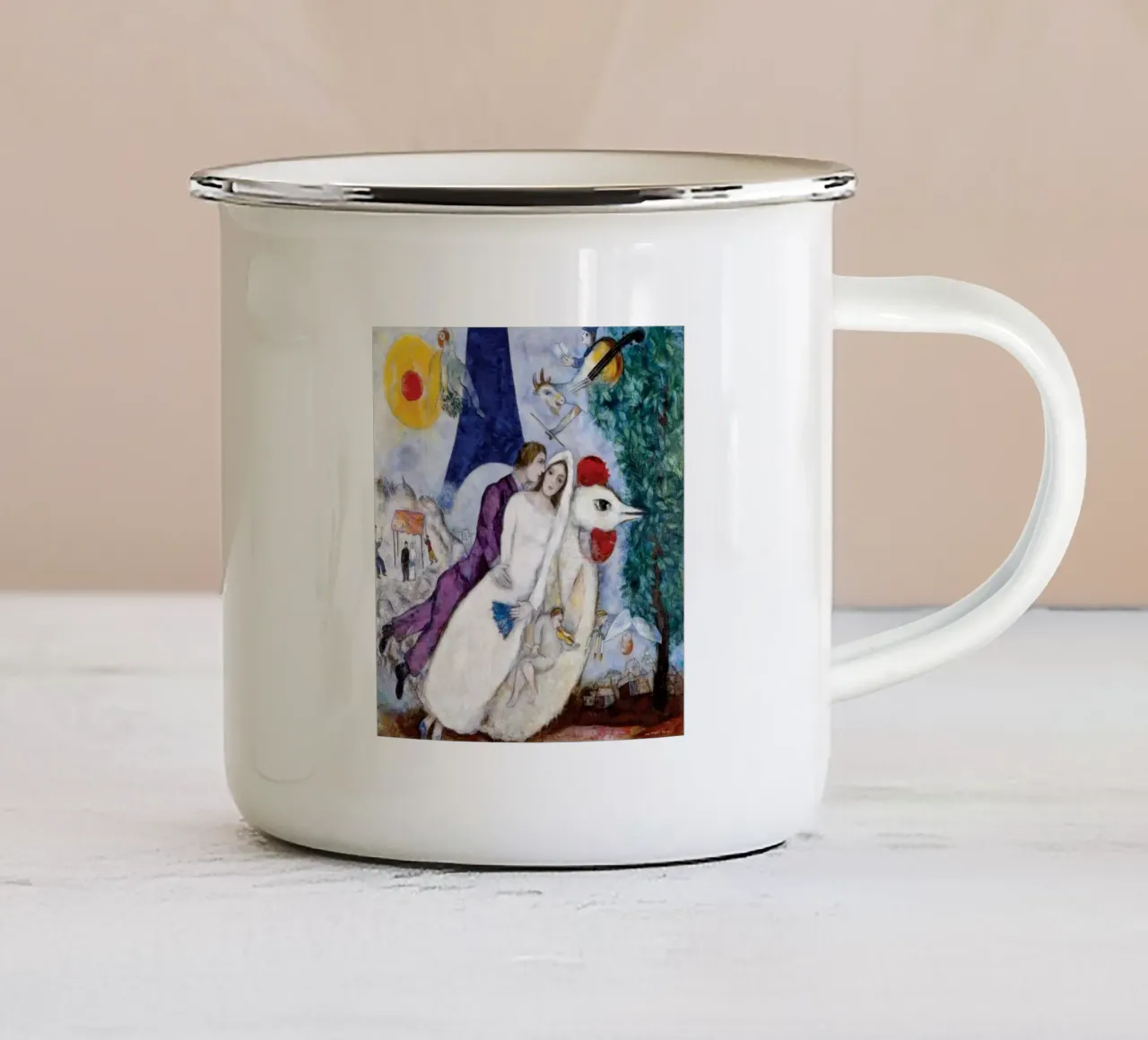 Fluttuare nell'universo narrativo di Marc Chagall tazza in smalto da Cindy Cronin