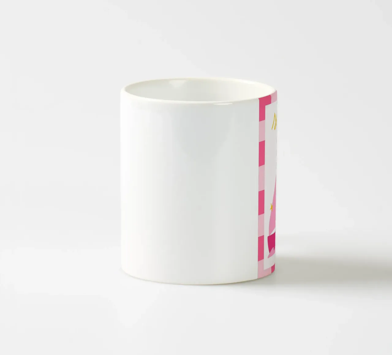 Poster rosa retrò Summertime Sailboat tazza in ceramica da vintagepod
