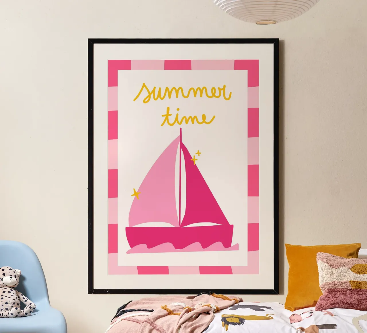 Poster rosa retrò Summertime Sailboat poster con telaio in alluminio da vintagepod