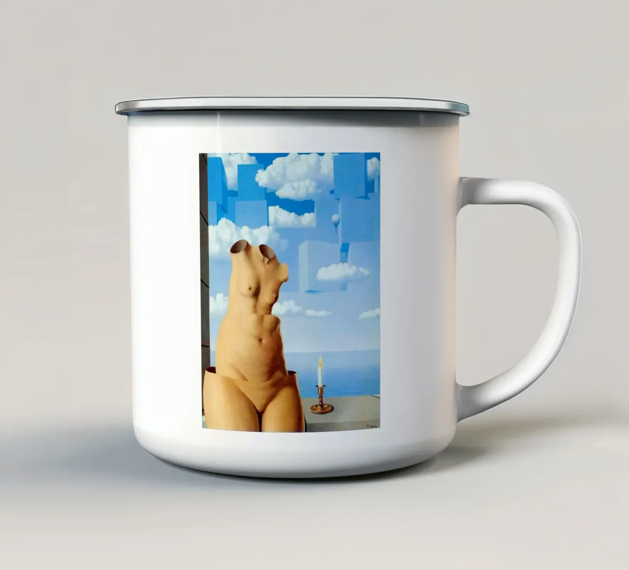 René Magritte - Delusioni di grandezza (1967) tazza in smalto da Chérie Prints