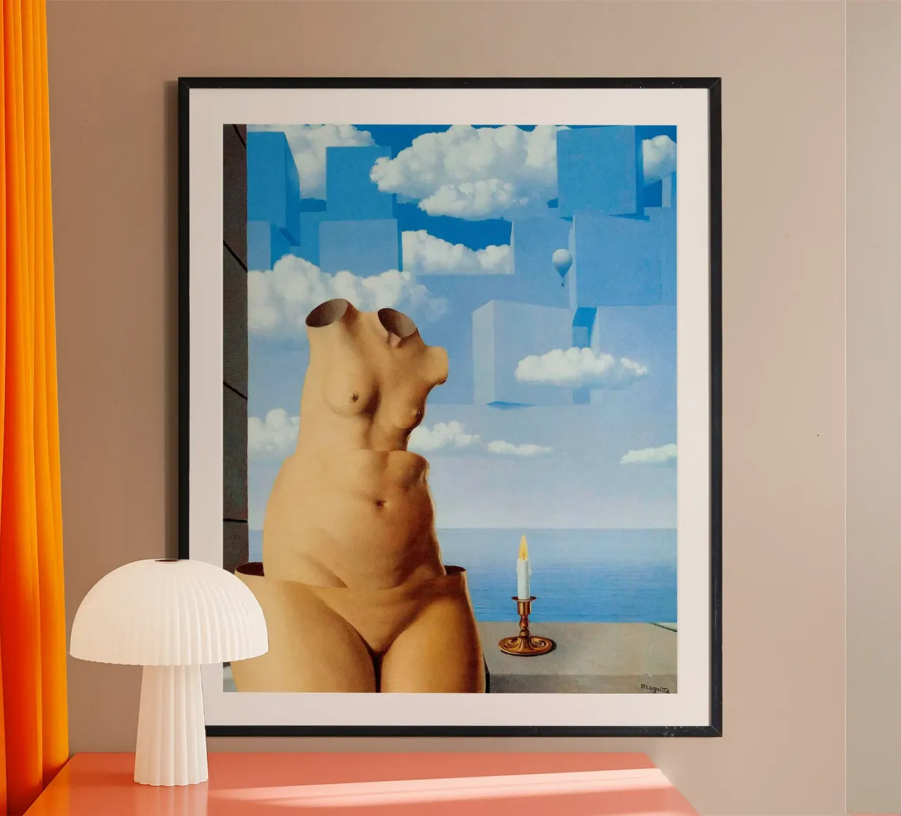 René Magritte - Delusioni di grandezza (1967) poster con telaio in alluminio da Chérie Prints