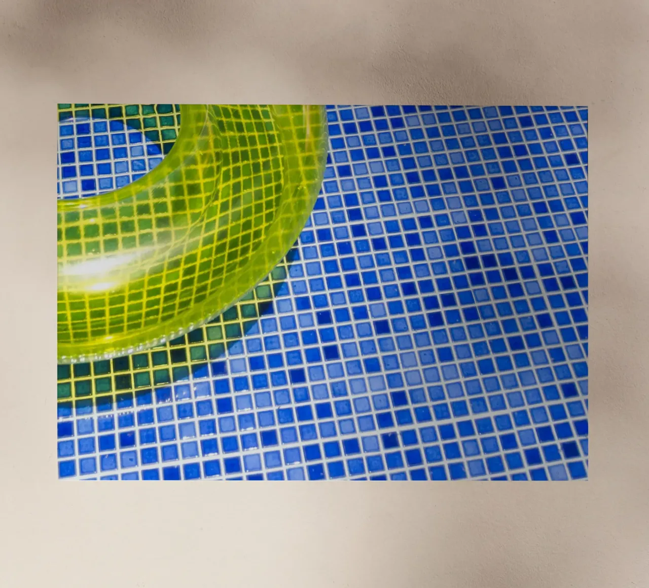 Piscina #7 pellicola backlit da rafael campezato