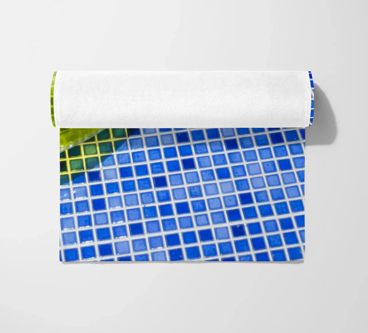 Pool #7 strandhanddoek van rafael campezato