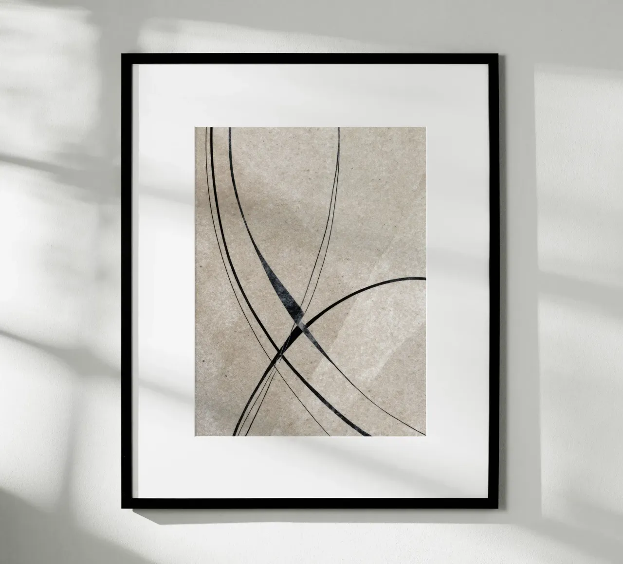 Minimalist Abstract Line Art on Textured Background Poster mit Holzrahmen von Artbyvo