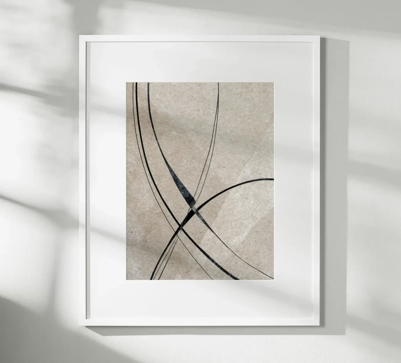 Minimalist Abstract Line Art on Textured Background Poster mit Holzrahmen von Artbyvo
