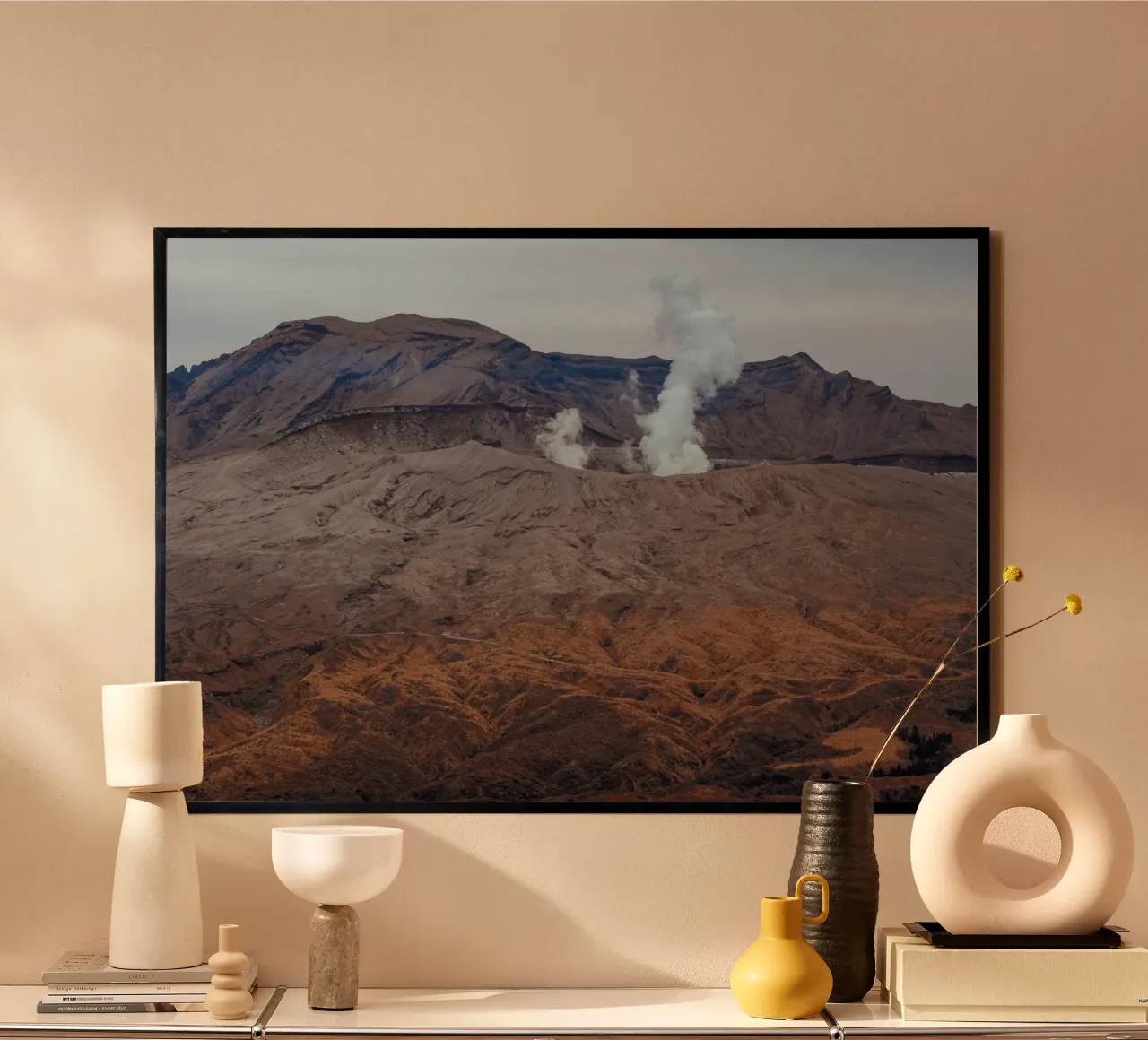 Il monte Aso in Giappone poster con telaio in legno da Marcel Bisig