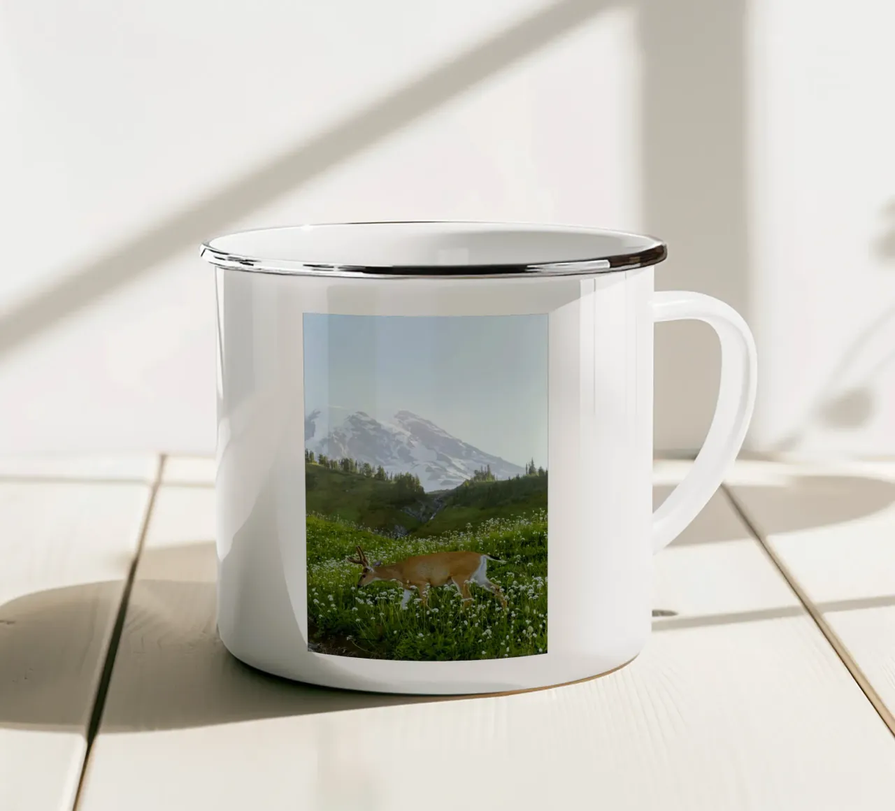 Sussurri del cervo tazza in smalto da Nature's Palette