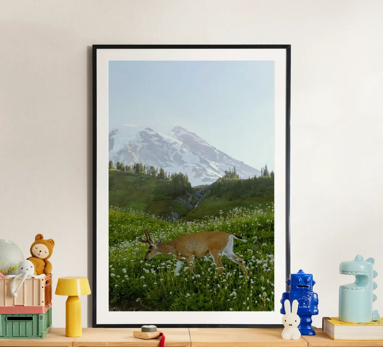 Sussurri del cervo poster con telaio in plastica da Nature's Palette