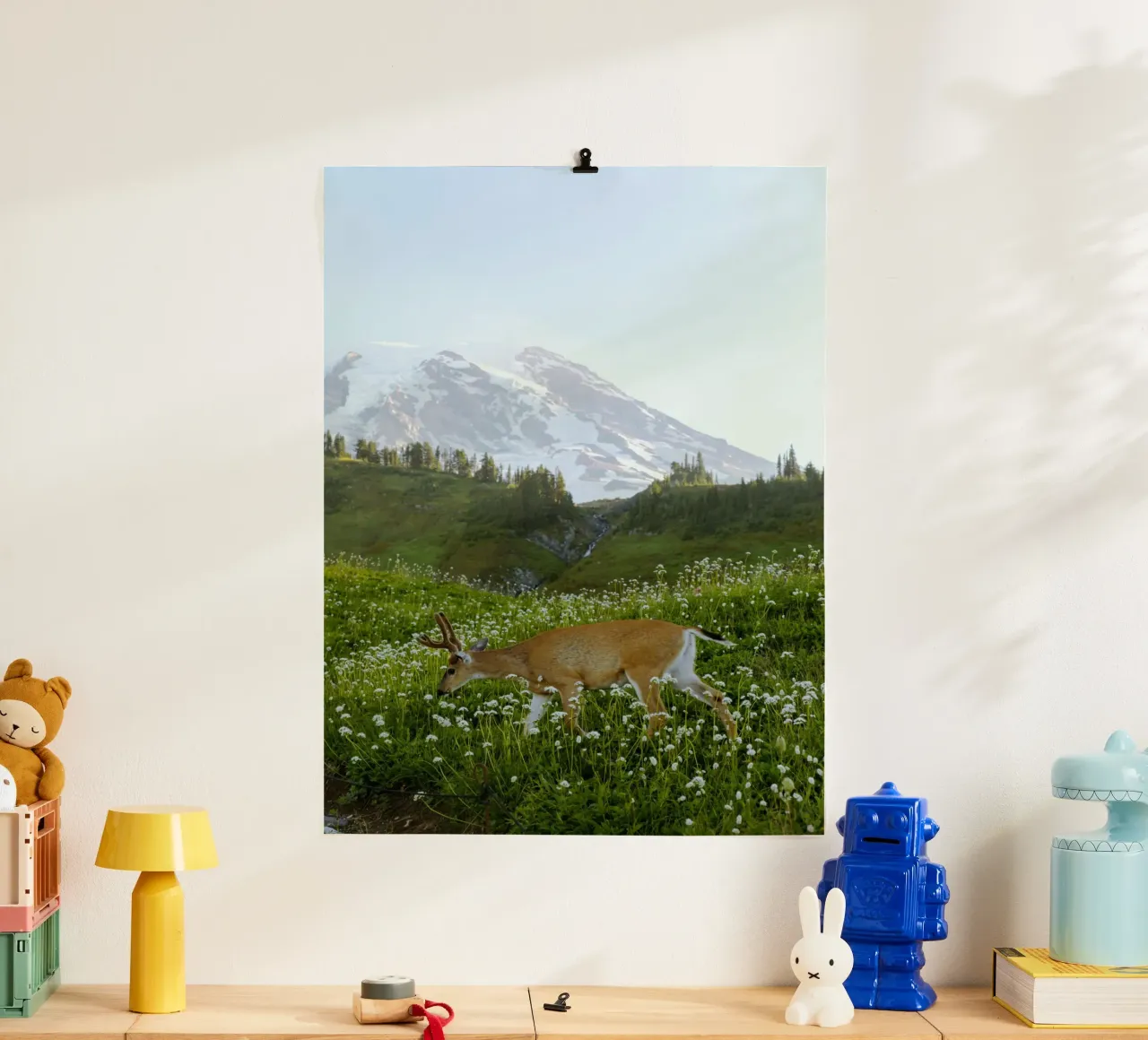 Sussurri del cervo poster con telaio in plastica da Nature's Palette