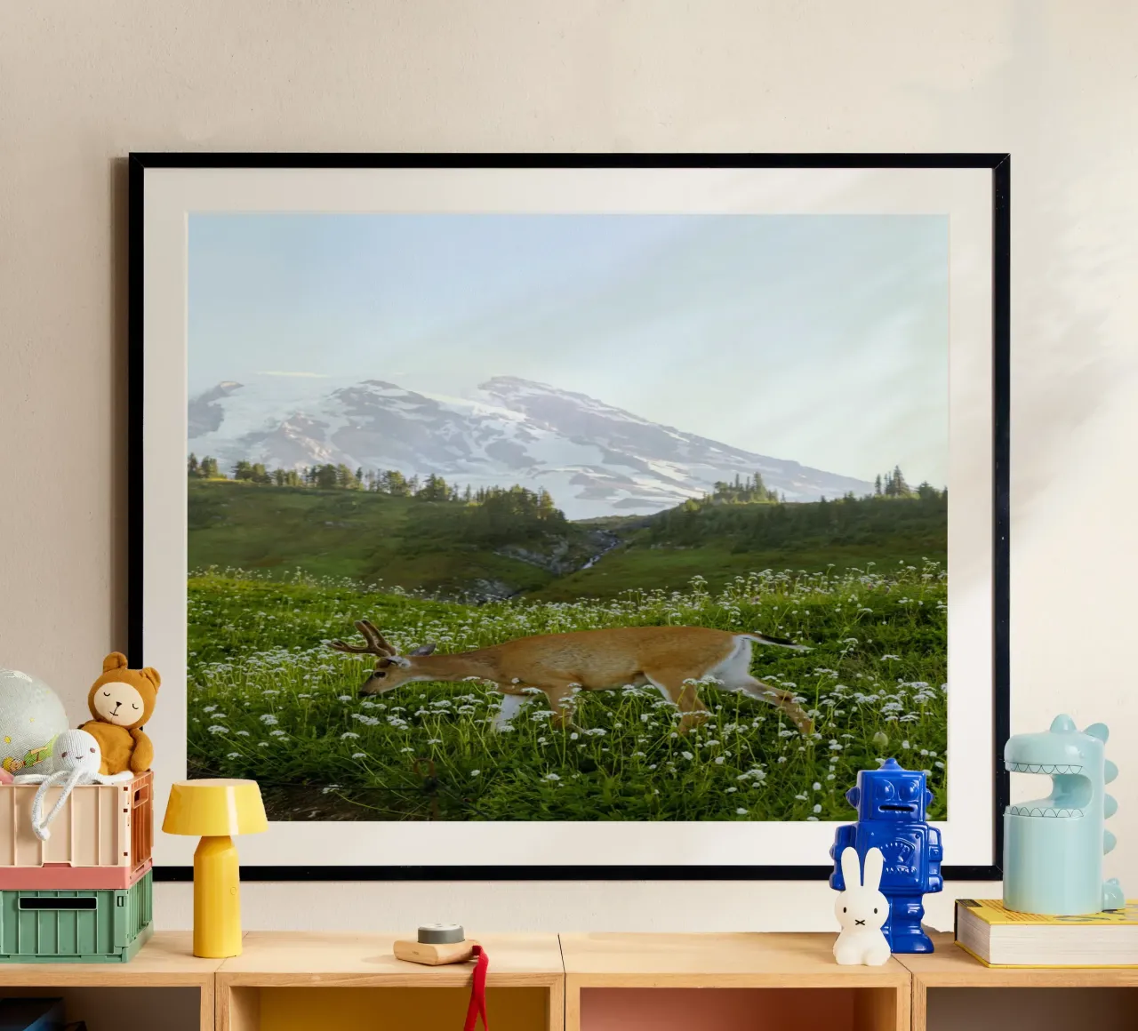 Sussurri del cervo poster con telaio in plastica da Nature's Palette