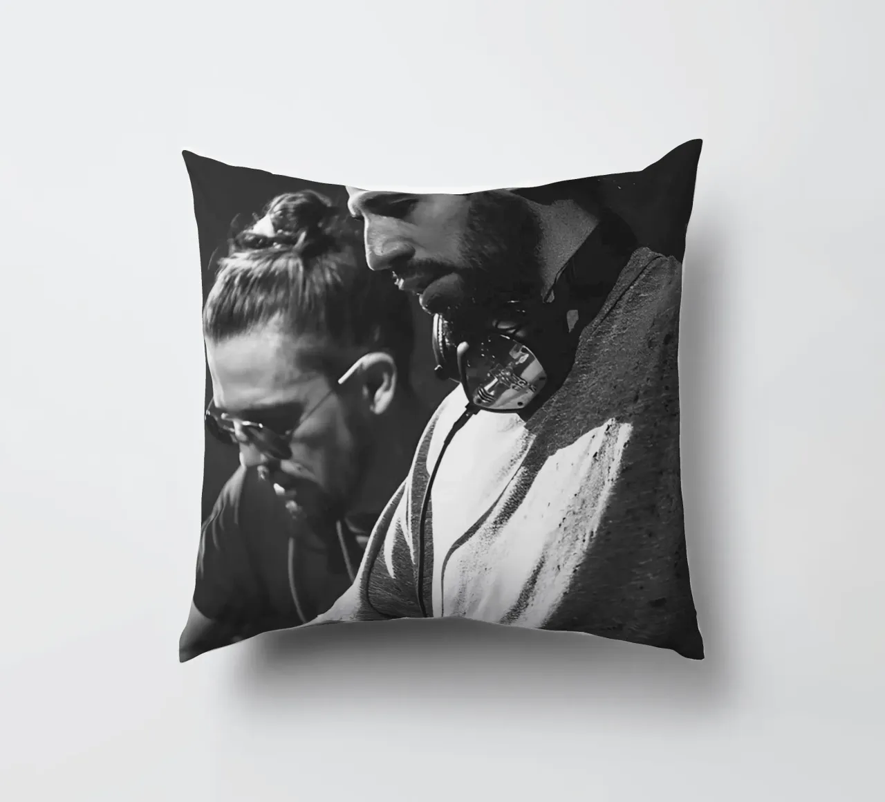 Dimitri Vegas & Like Mike cuscino da Low poly art