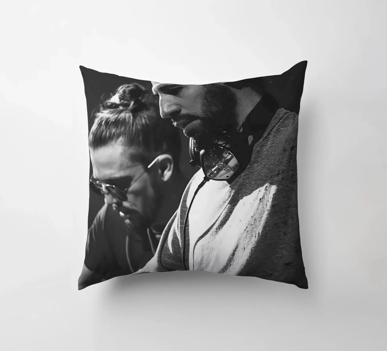 Dimitri Vegas & Like Mike cuscino da Low poly art