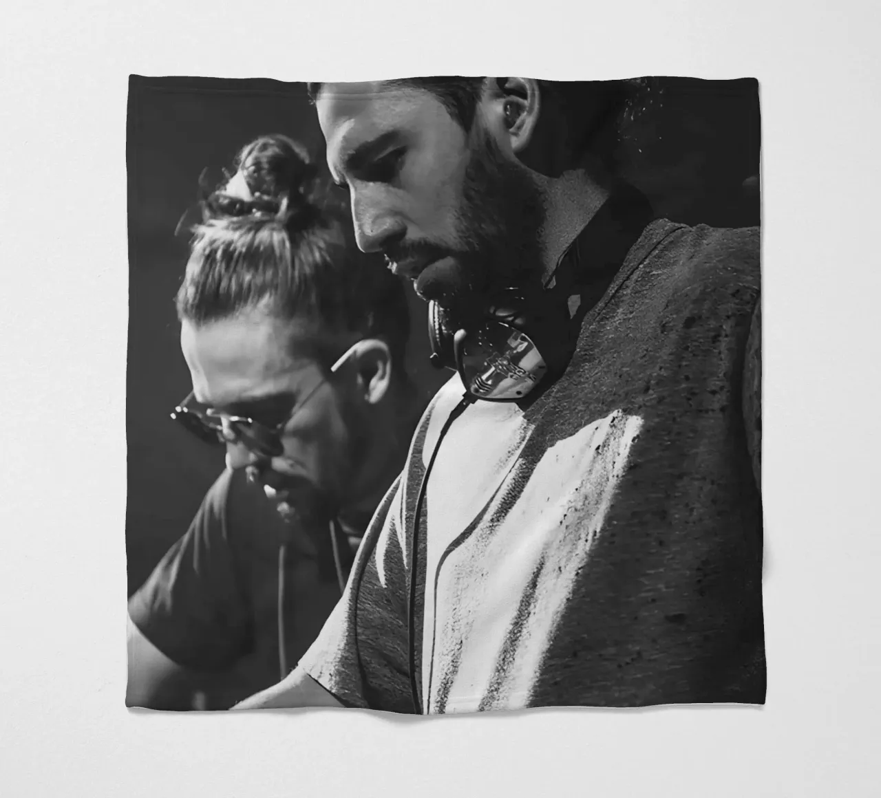 Dimitri Vegas & Like Mike coperta in pile da Low poly art