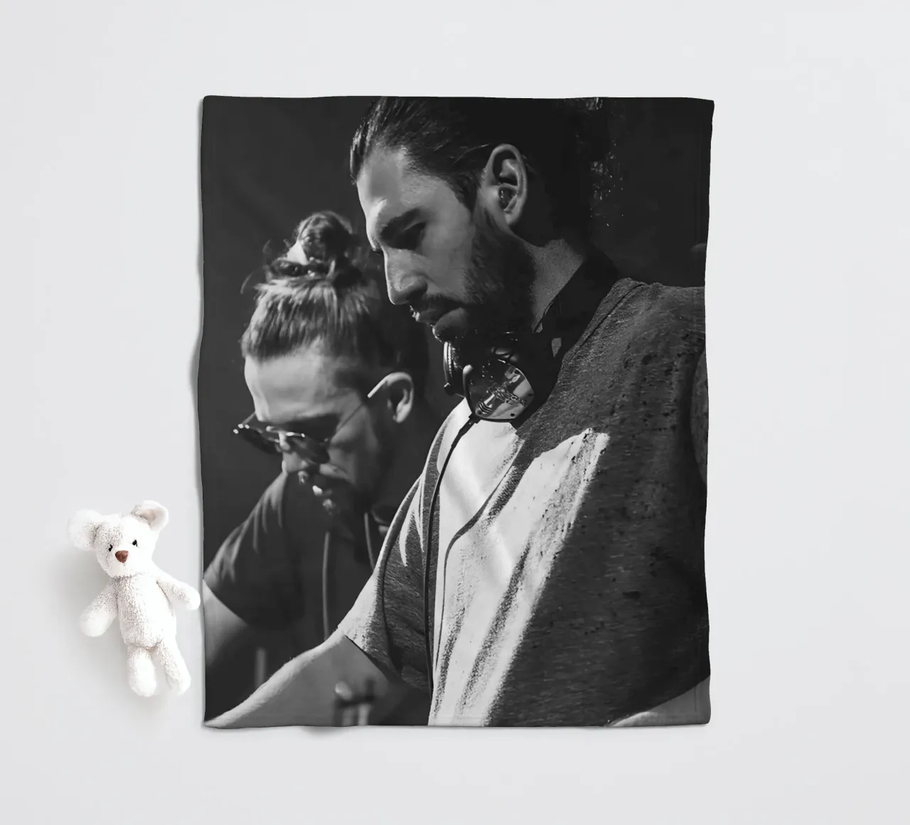 Dimitri Vegas & Like Mike coperta in pile da Low poly art