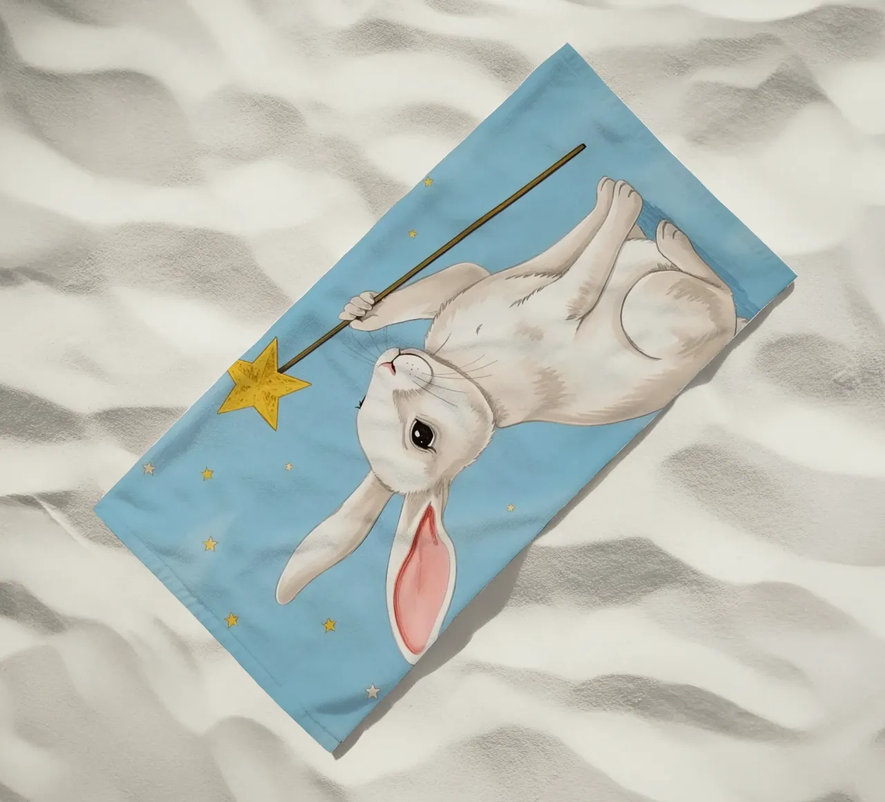 Coniglio bianco con in mano una bacchetta a stella telo mare da DesignDoodle