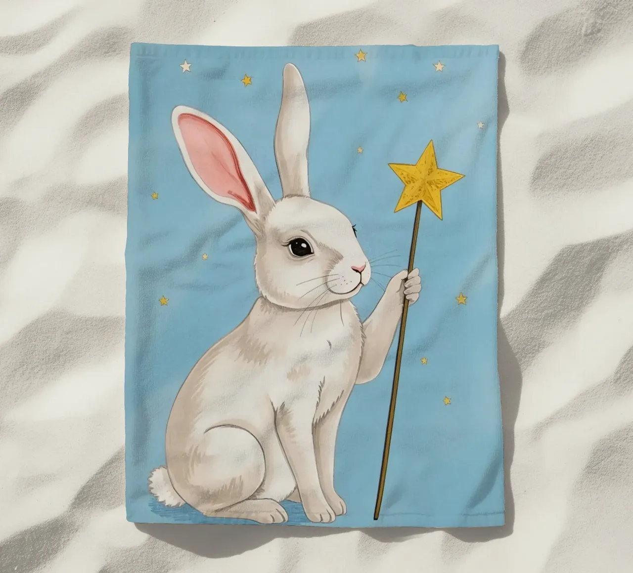 Coniglio bianco con in mano una bacchetta a stella telo mare da DesignDoodle
