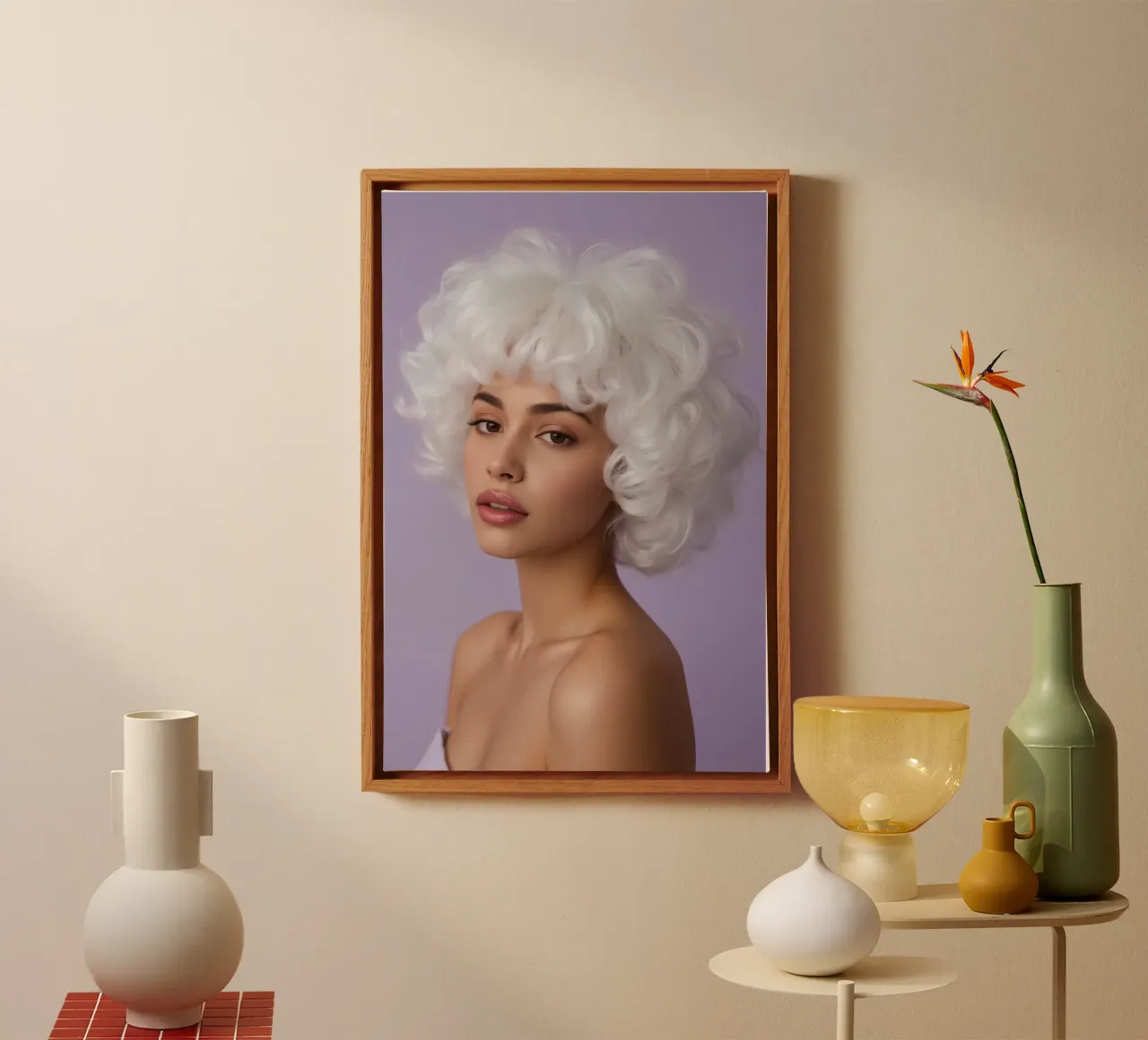 Vrouw met witte pruik op paarse achtergrond canvas met Baklijst van DesignDoodle