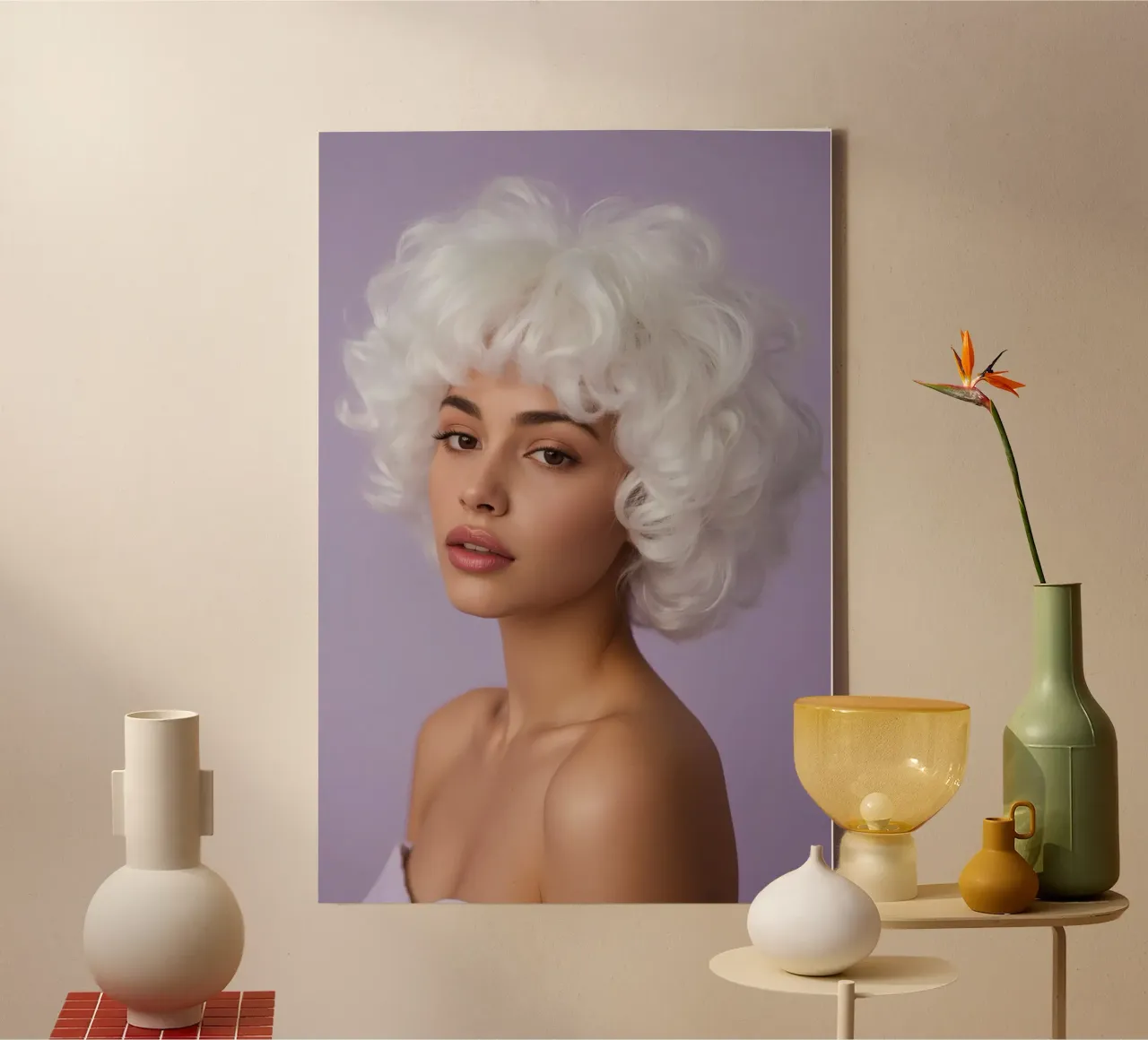 Vrouw met witte pruik op paarse achtergrond canvas met Baklijst van DesignDoodle