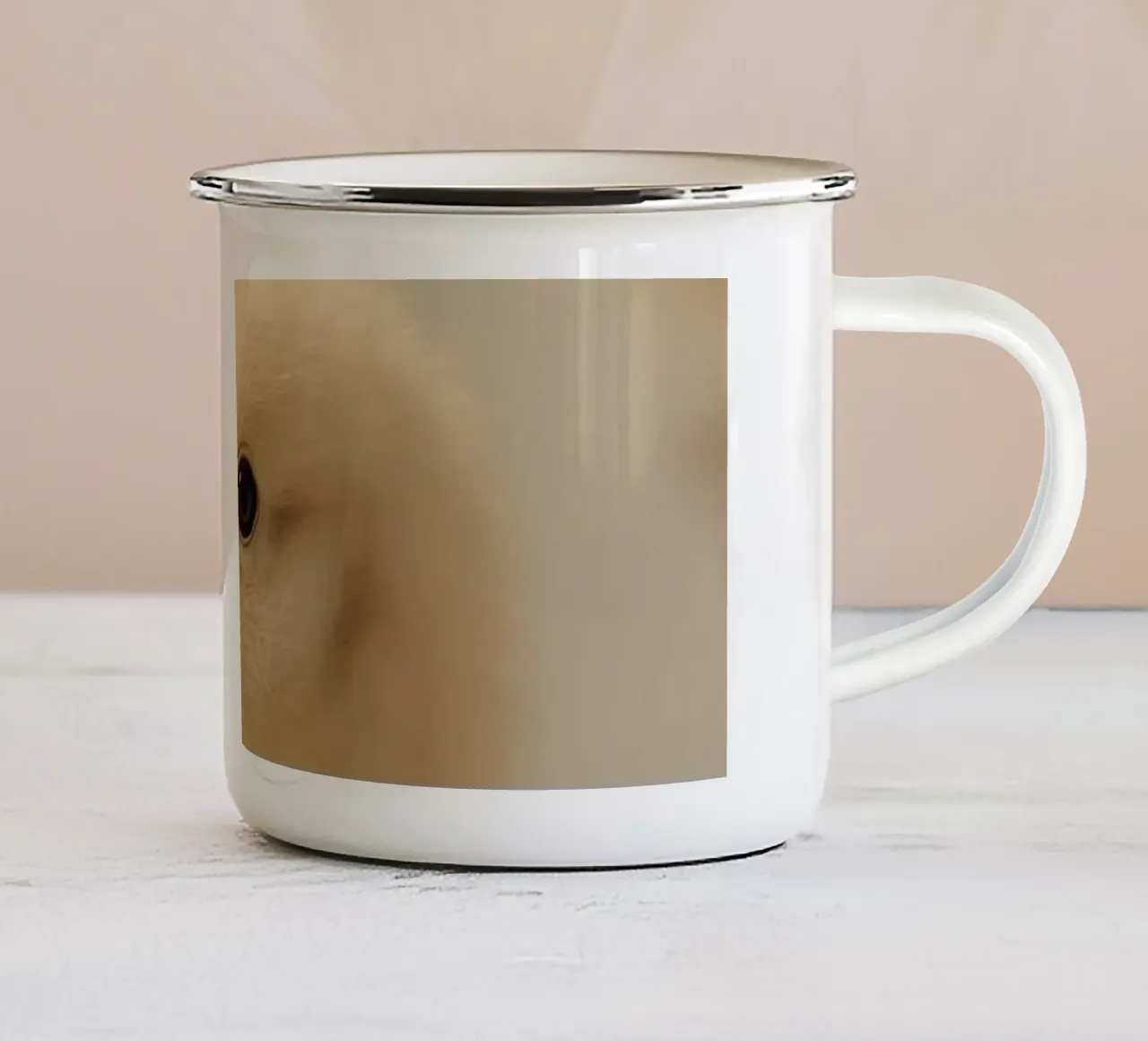 Anatroccolo giallo con bolla sul becco tazza in smalto da DesignDoodle