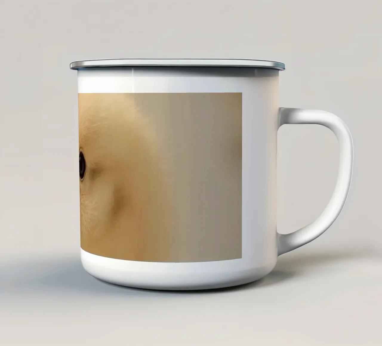 Anatroccolo giallo con bolla sul becco tazza in smalto da DesignDoodle
