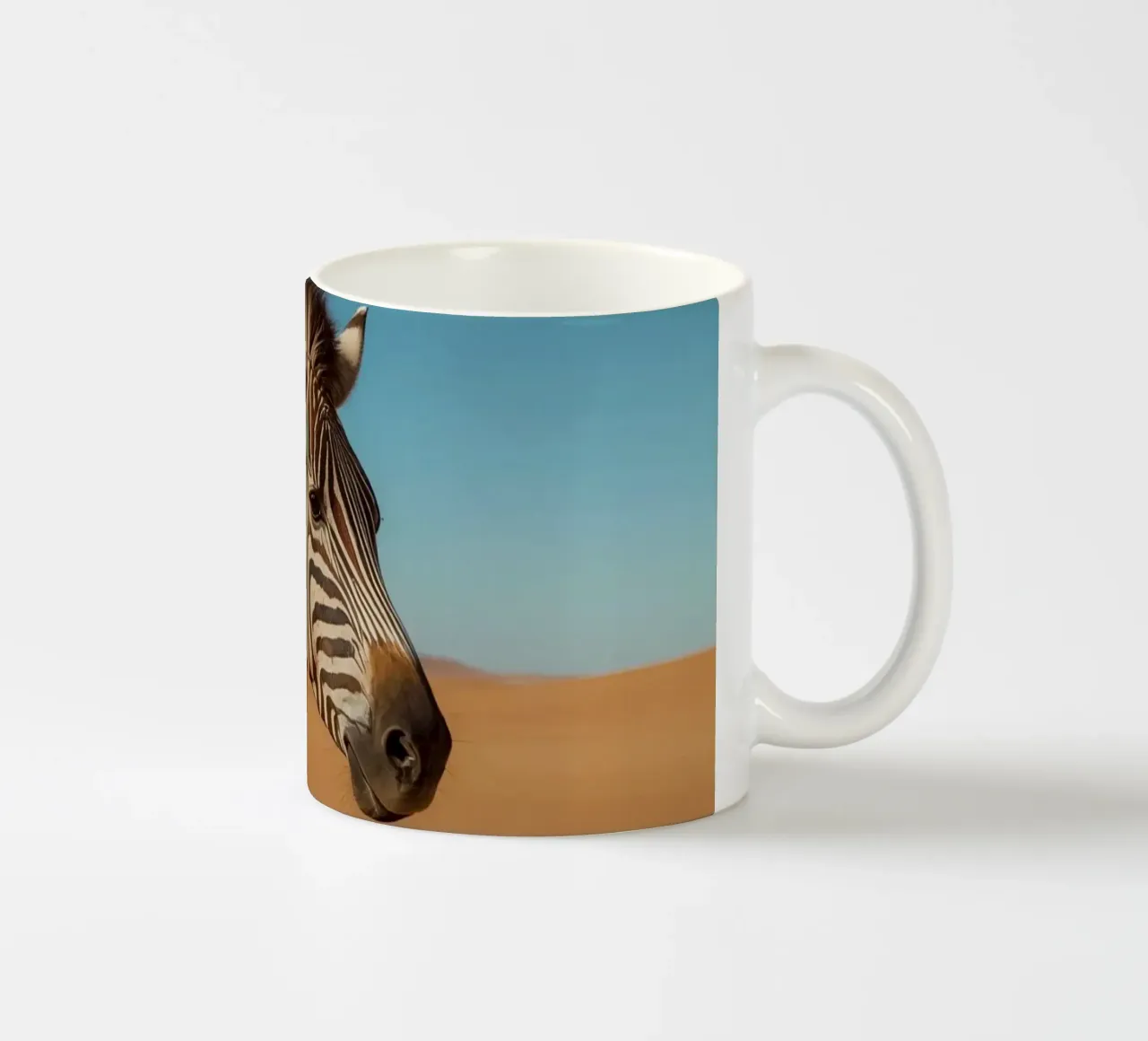 Zebra con strisce colorate nel deserto tazza in ceramica da DesignDoodle